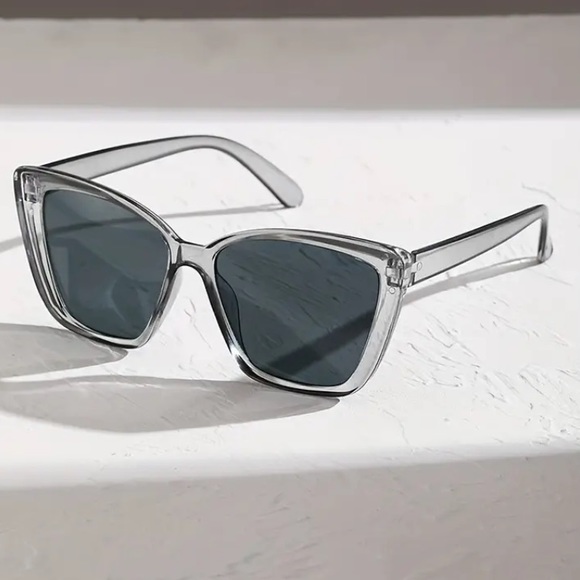 Luxe tortoiseshell cat eye sunglasses - Picture 10 of 11